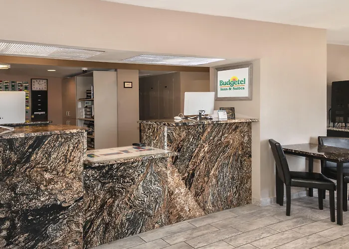 Econo Inn&suites Hotel