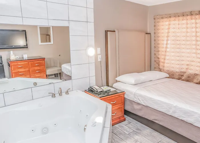 Econo Inn&suites Hotel 4*