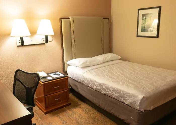Econo Inn&suites Hotel