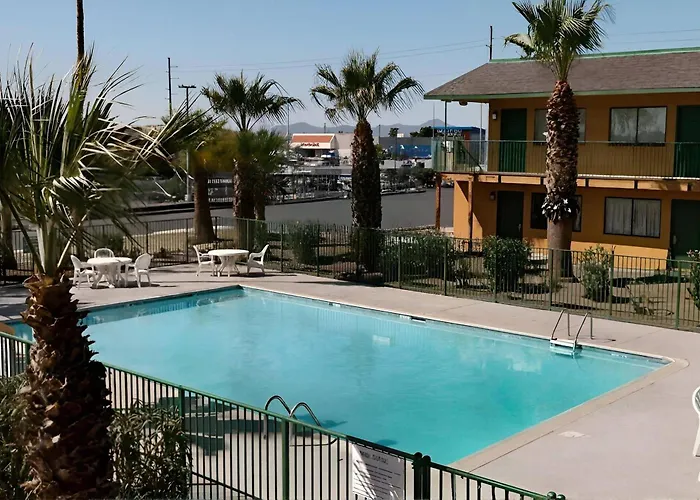 Econo Inn&suites Hotel 4*