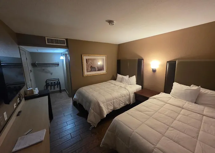 Econo Inn&suites Hotel