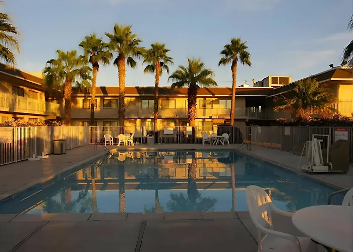 Hotel Econo Inn&suites 4*