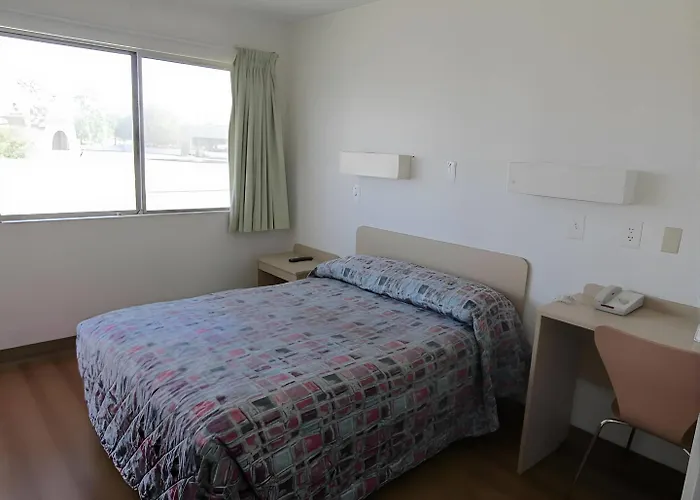 Hotel Econo &