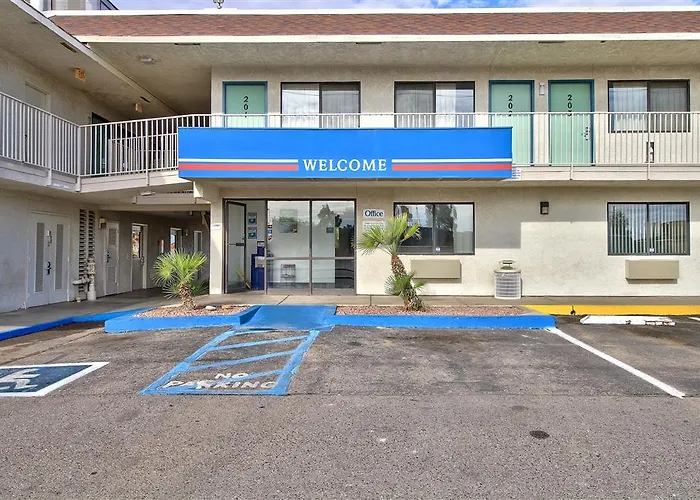Econo Inn&suites Hotel