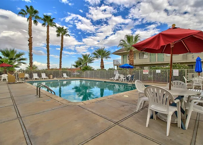Econo Inn&suites Hotel