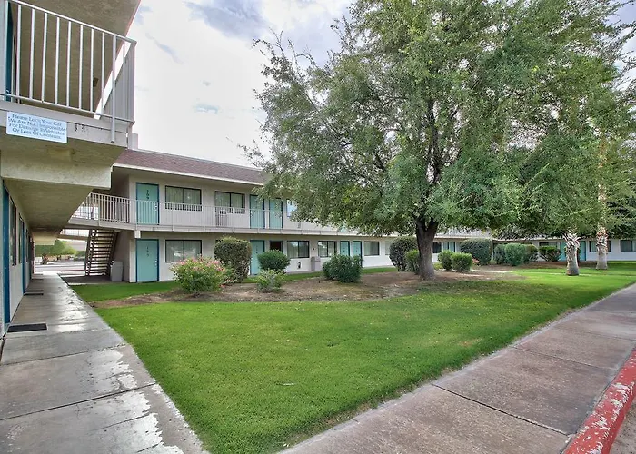 Hotel Econo Inn&suites 4*