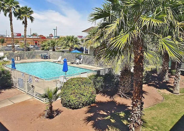 Econo Inn&suites Hotel 4*