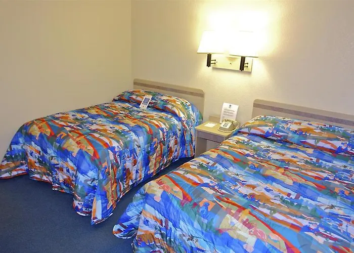 Hotel Econo Inn&suites 4*